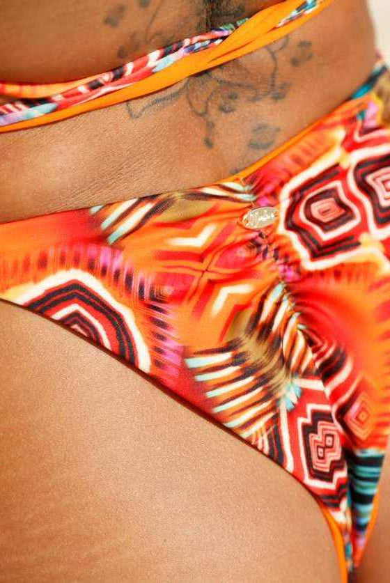 Eva Bikini Bottom, Twist